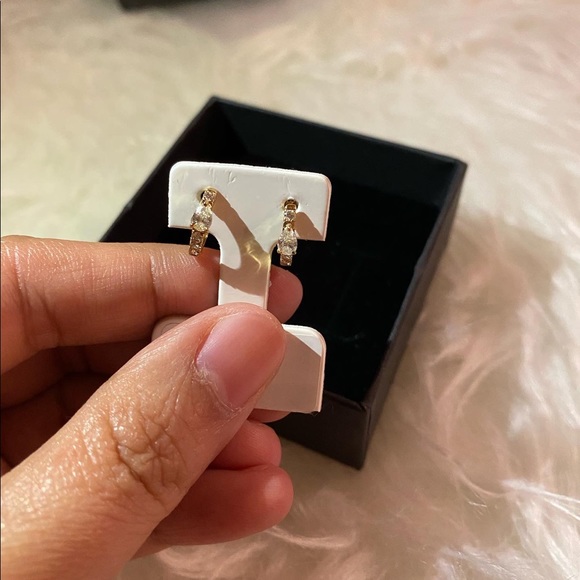 ‼️SOLD ON IG‼️Akoya Cultured Pearl 5.5mm-6.0mm with 18K Gold, 0.01CT diamond - Picture 2 of 12